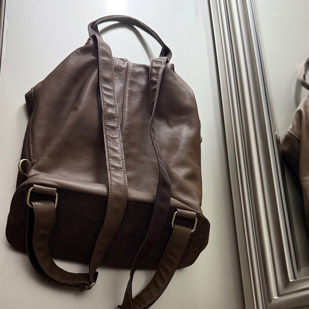 Brown backpack - image 3